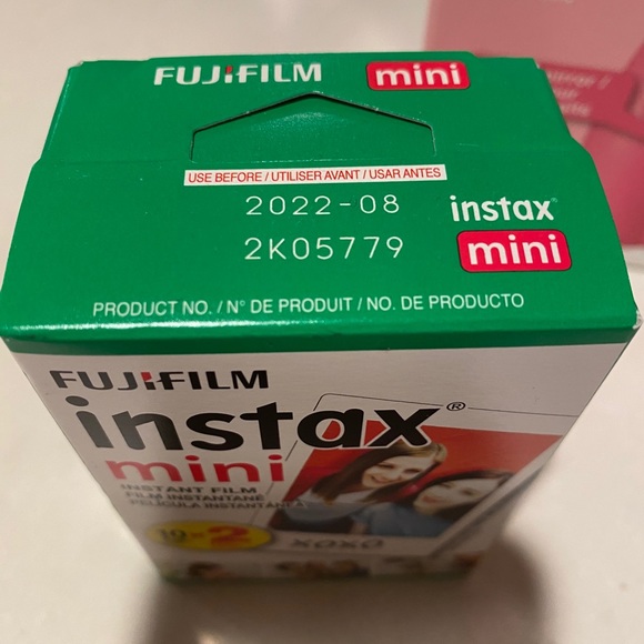 *SOLD* Instax Mini 9 + Twin Pack Film *NWT* - Picture 6 of 7